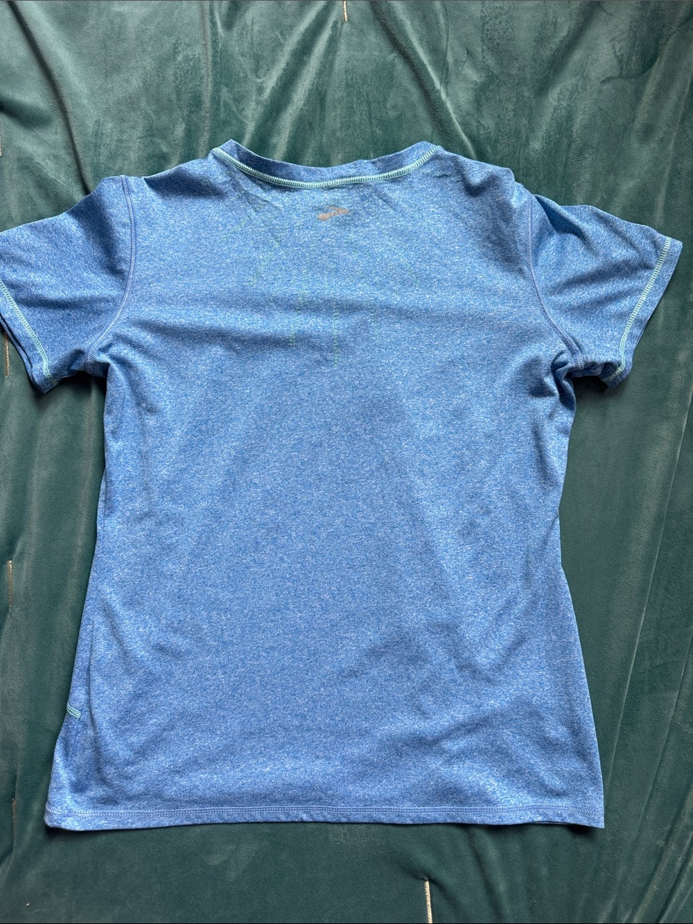 BROOKS Women’s V-Neck Running Tee - Picture 3 of 4